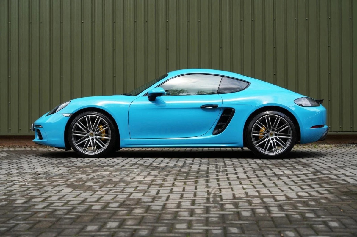 2019 Porsche Cayman Image 2